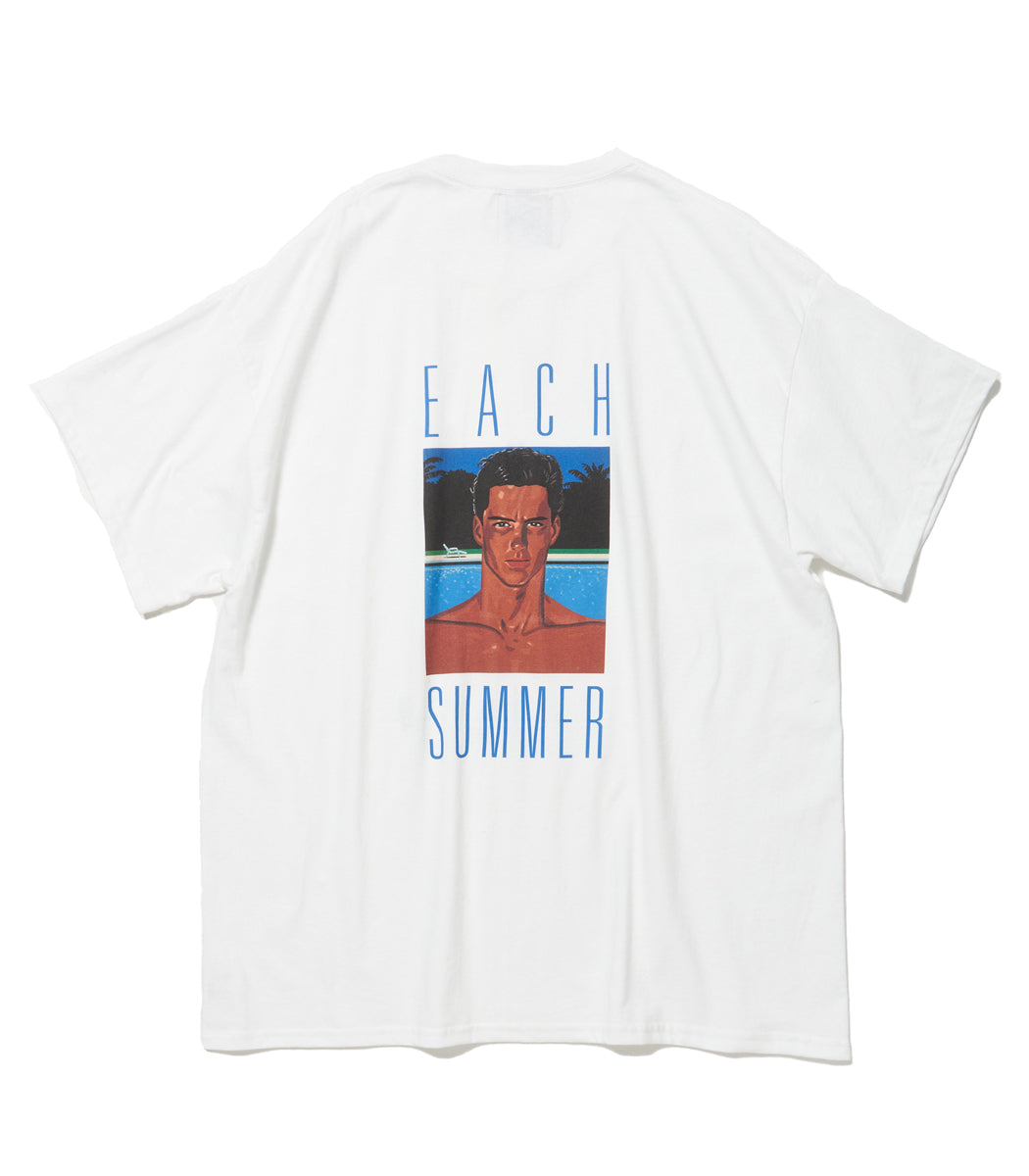 バスキア イコール パイ アート グラフィックTシャツ | Urban Outfitters 日本公式サイト |  ウィメンズ衣料品・メンズ衣料品・ホーム・ライフスタイル・家具・装飾品