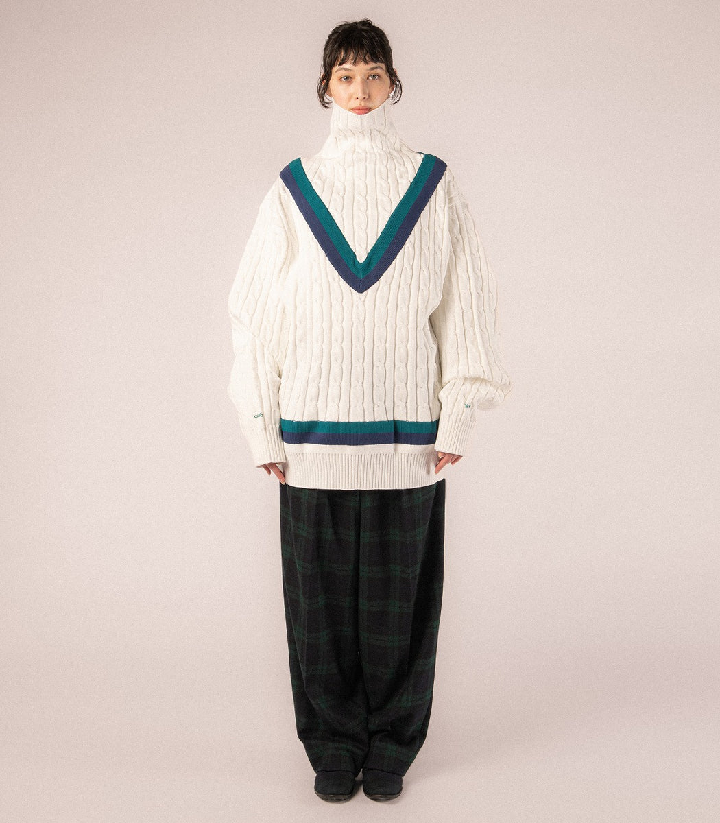 Load image into Gallery viewer, High neck Cable Knit WHITE
