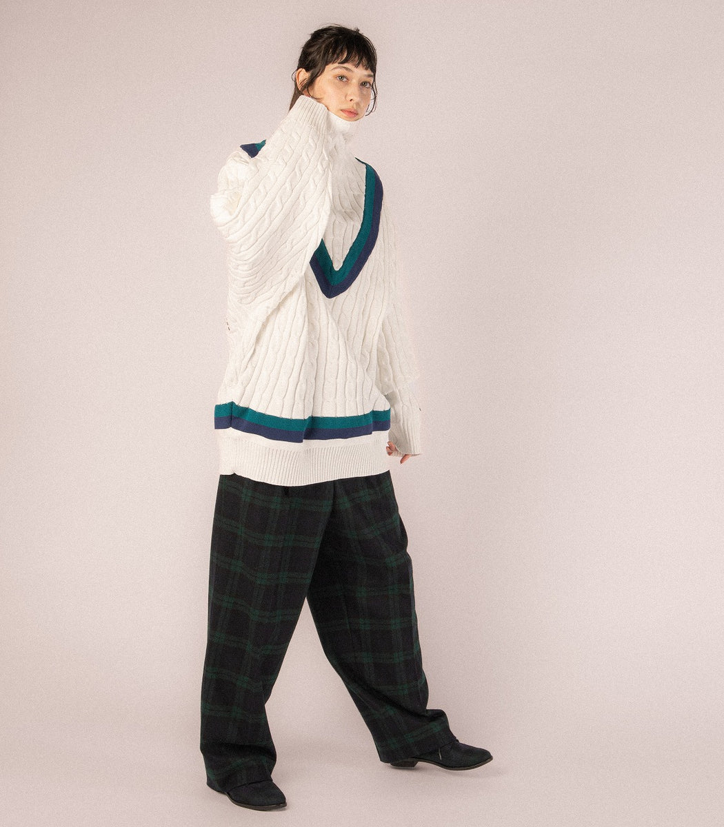 Load image into Gallery viewer, High neck Cable Knit WHITE
